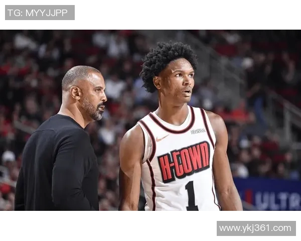 火箭队乌度卡战术变阵激活32岁老将中锋,打破NBA百年定律 火箭队乌度卡战术变阵激活32岁老将中锋,打破NBA百年定律