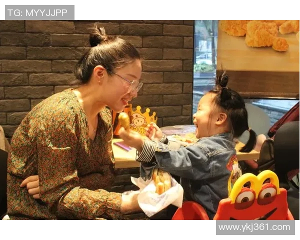 杨瀚森感恩节携女友共享火鸡大餐,甜蜜合影显娇俏风采 杨瀚森感恩节携女友共享火鸡大餐,甜蜜合影显娇俏风采